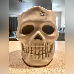 YANKEE CANDLE SKULL Candle Holder, BNIB